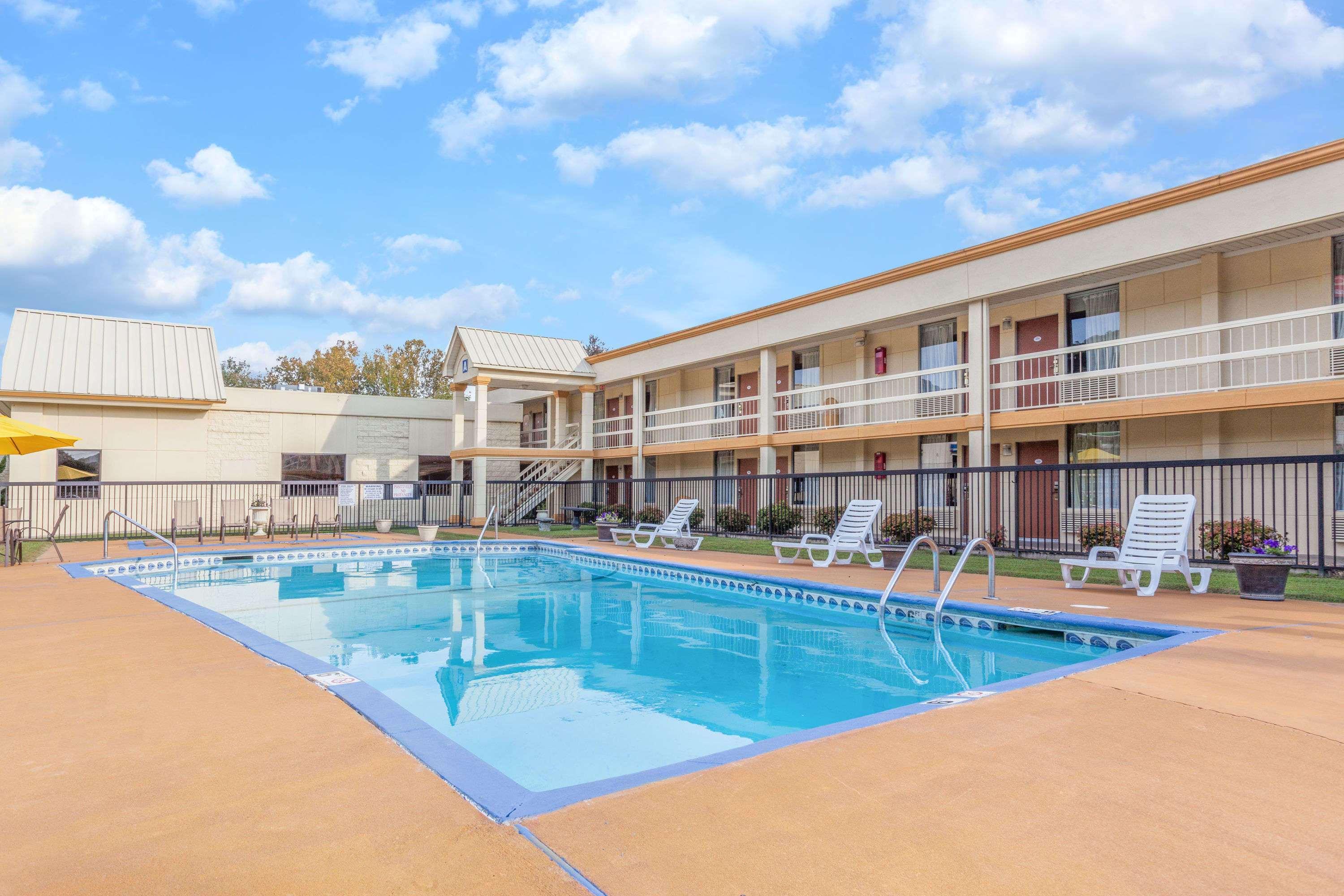 Quality Inn Dalton Exterior foto